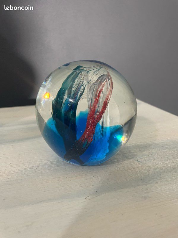 Presse papier boule sulfure verre bleu (image 4)