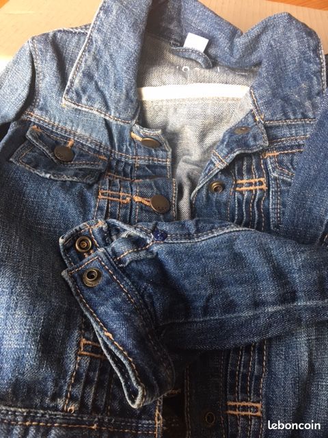 Blouson en jean GAP T. 4 ans état neuf (image 2)