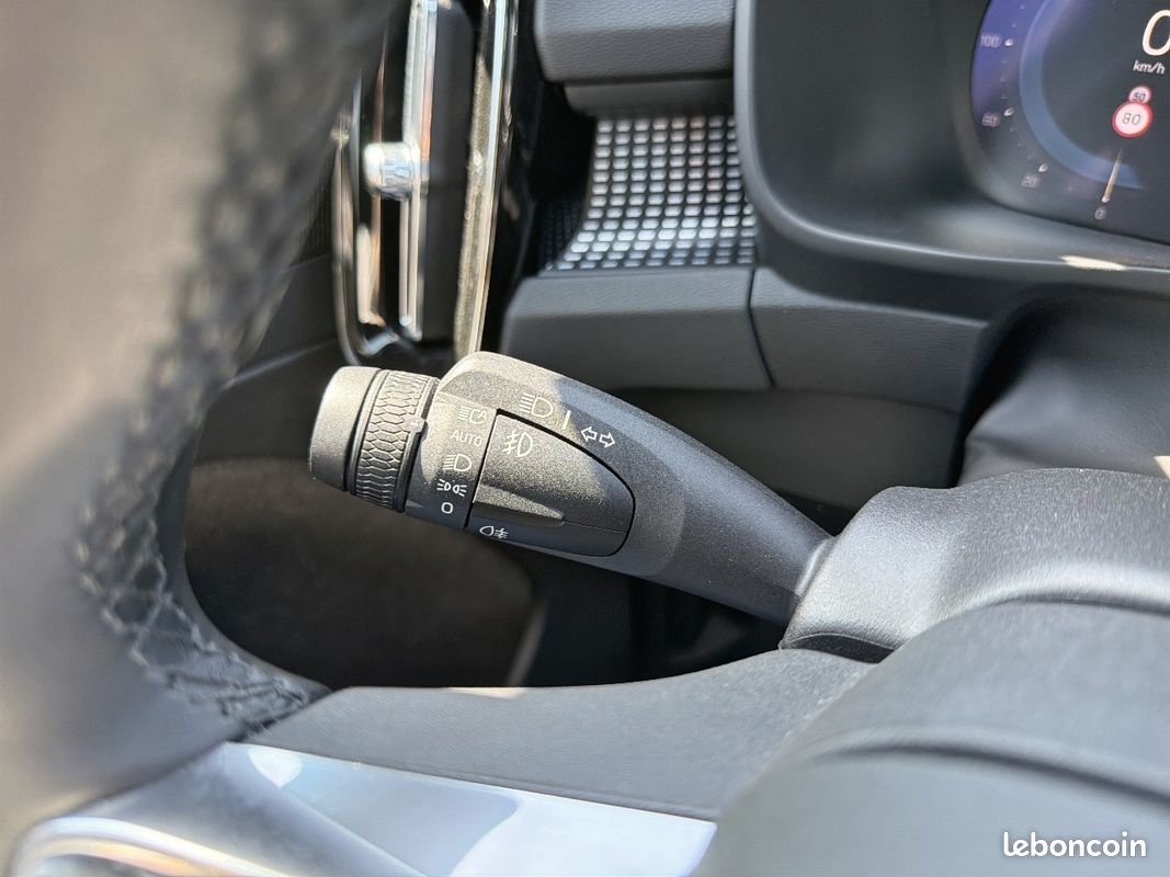 VOLVO XC40 B3 163 ch DCT7 Ultimate (image 18)