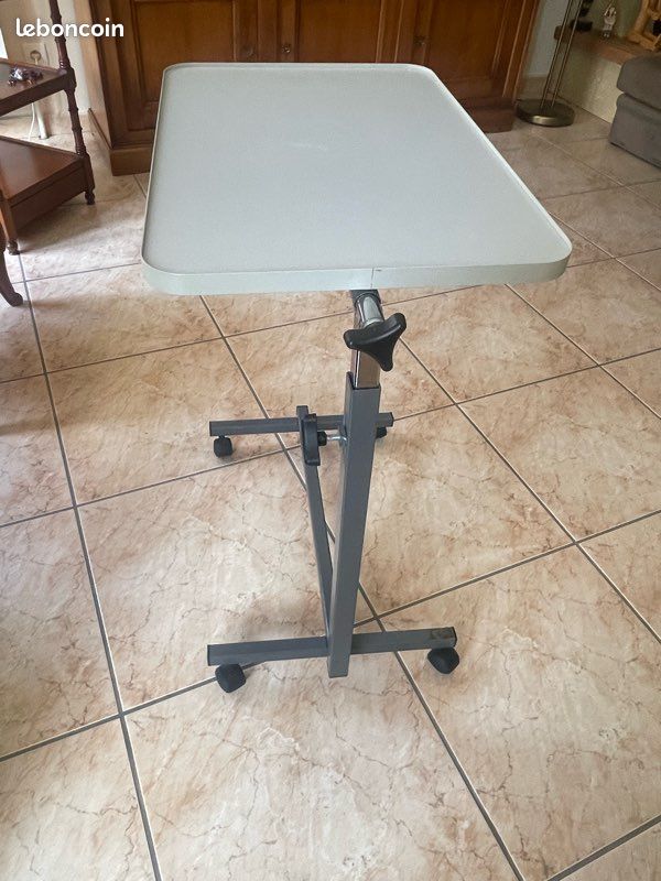Table PMR inclinable (image 1)