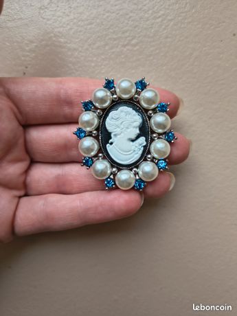 Broche Camée Pendentif Style Vintage Rétro - Dorée, En Résine, Neuve Sans Emballage
