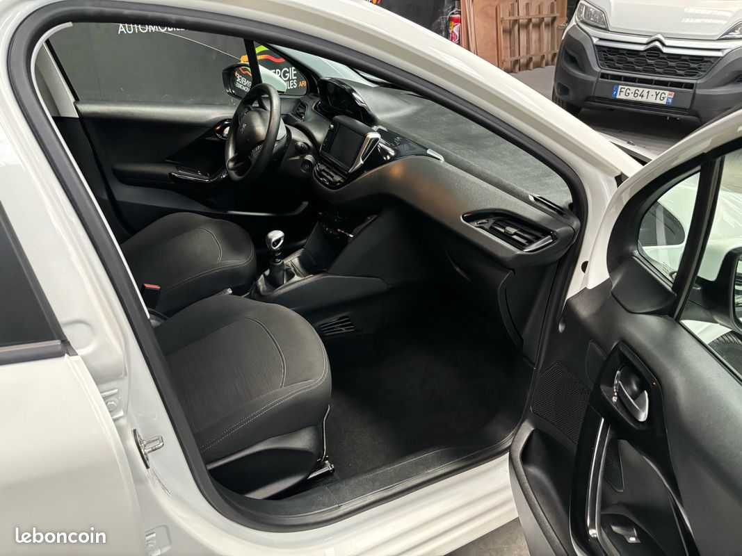 Peugeot 208 affaire hdi 100 CH PREMIUM PACK 51.569 km 8.825 ht (10.590 ttc) (image 3)