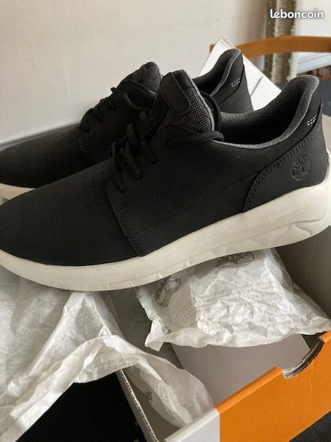 NEUVE BASKETS TIMBERLAND NUBUCK noir 41 (image 7)