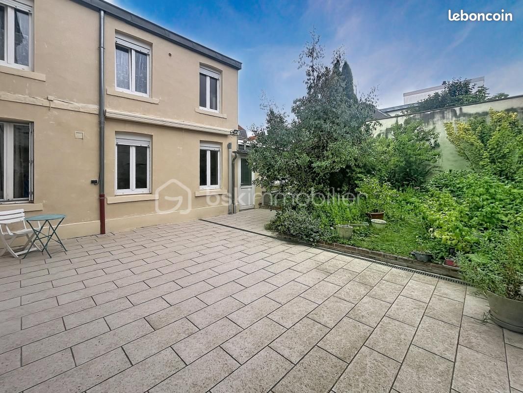 Maison 12 pièces 315 m² · à Saint-Quentin · 315 m² · 298 000 €