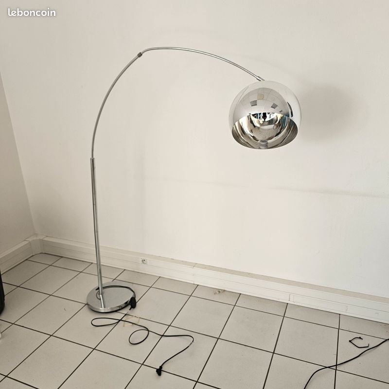 Lampe a poser style moderne métal argenté (image 1)