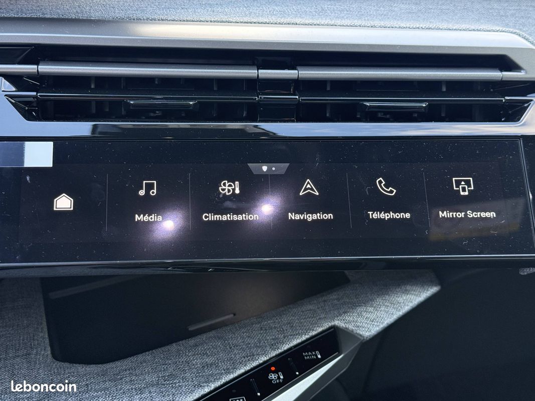 PEUGEOT 3008 Hybrid 145 e-DCS6 GT (image 13)