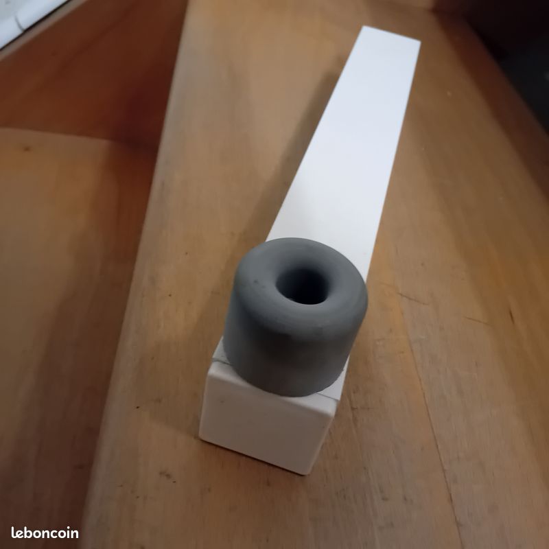 Butée de portail pivotant , arrêtoir de porte ou de portail , en alu (image 1)