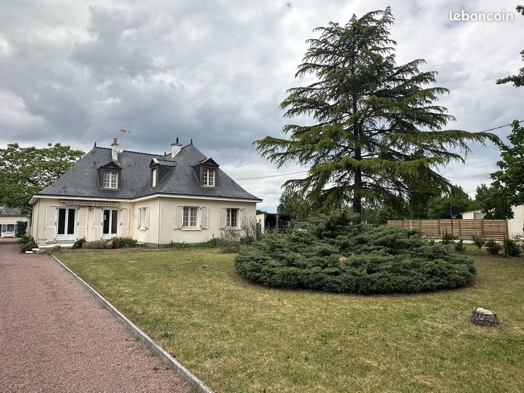 Maison 9 pièces 172 m² · à Saint-Philbert-du-Peuple · 172 m² · 210 000 €