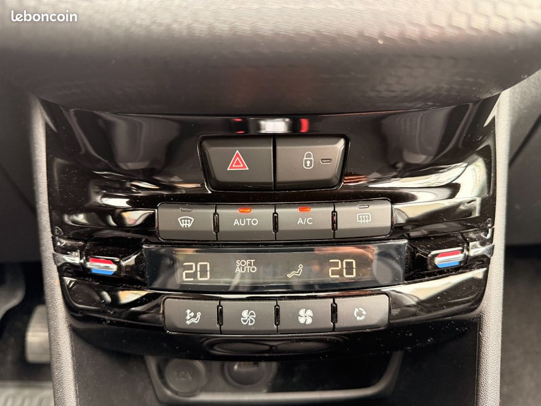 PEUGEOT 2008 130ch SS BVM6 Style (image 21)