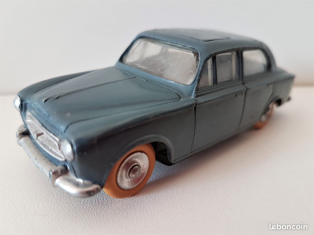 DINKY TOYS Peugeot 403 N° 24 B 1/43