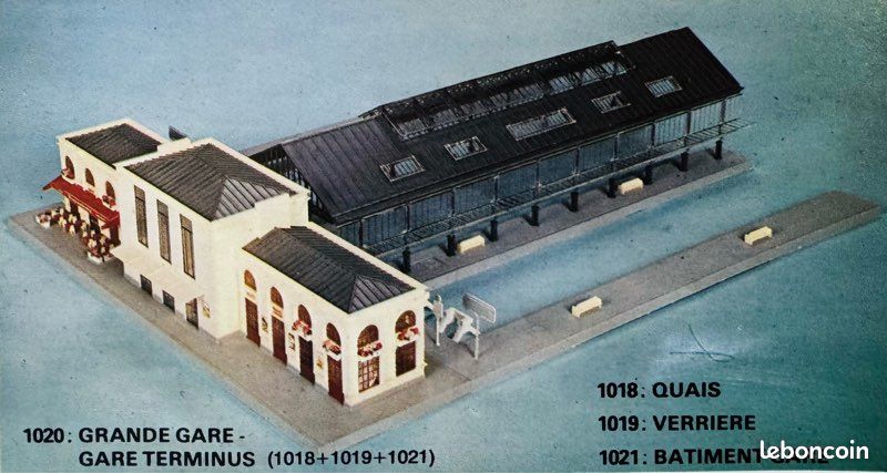 Lot De Maquettes HO Avec Gare En Boîte - Bon état Pour Collectionneur