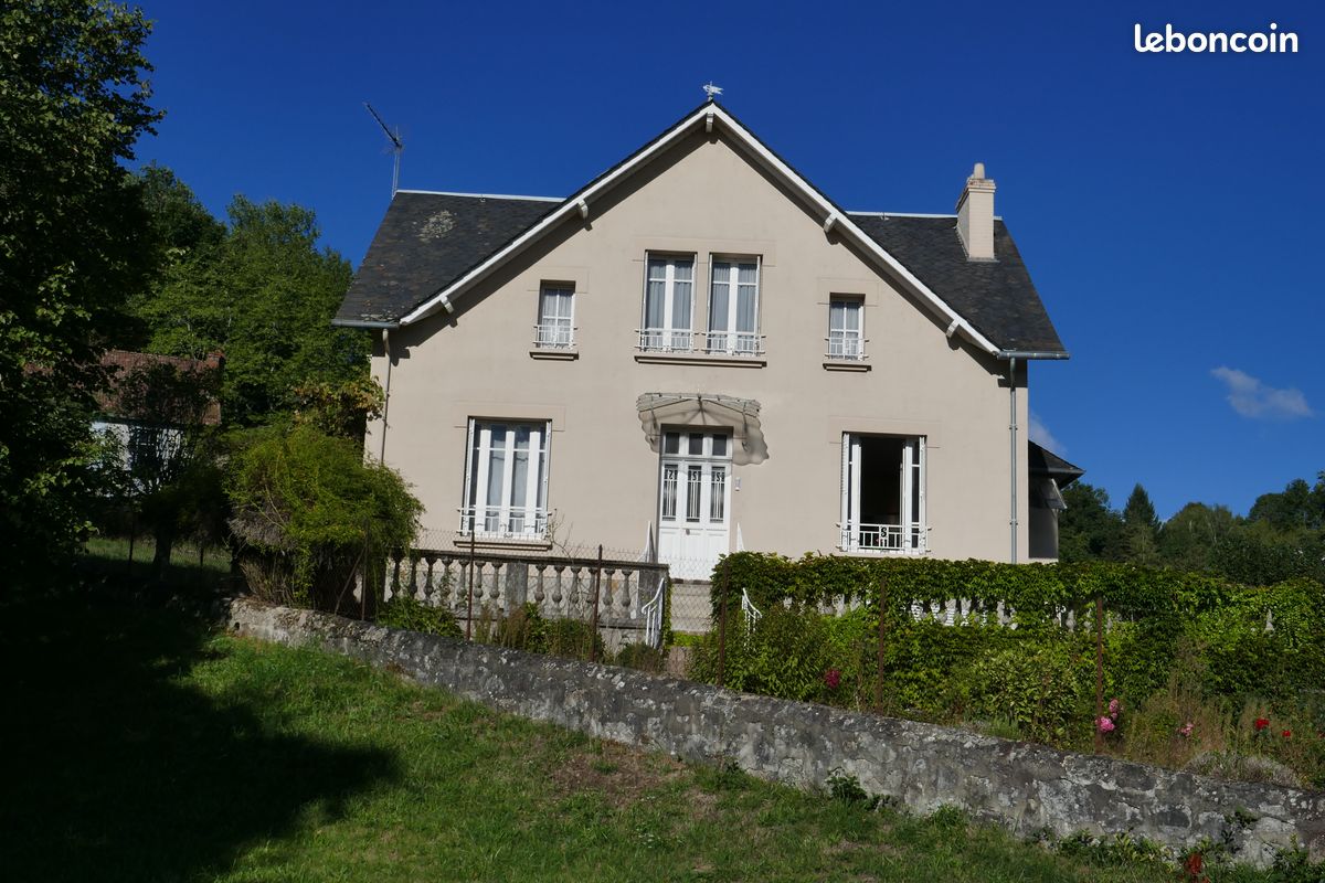 Maison 5 pièces 151 m² · à Ydes · 151 m² · 110 000 €