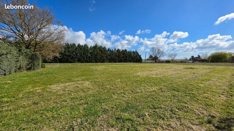 Terrain 1 020 m² Tarabel