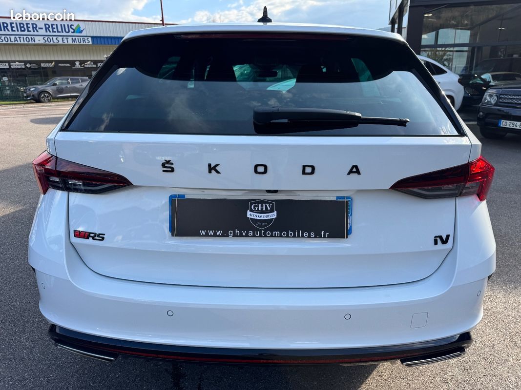 Skoda OCTAVIA COMBI RS 1,4L TSI PHEV IV 245CV BVA 1ère MAIN (image 7)