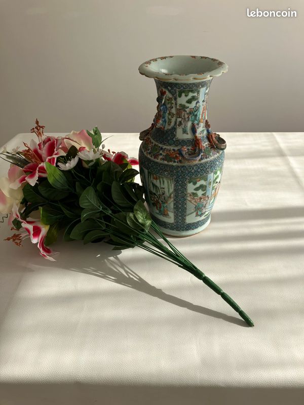 Grand pot de fleurs avec bouquet synthétique (image 2)