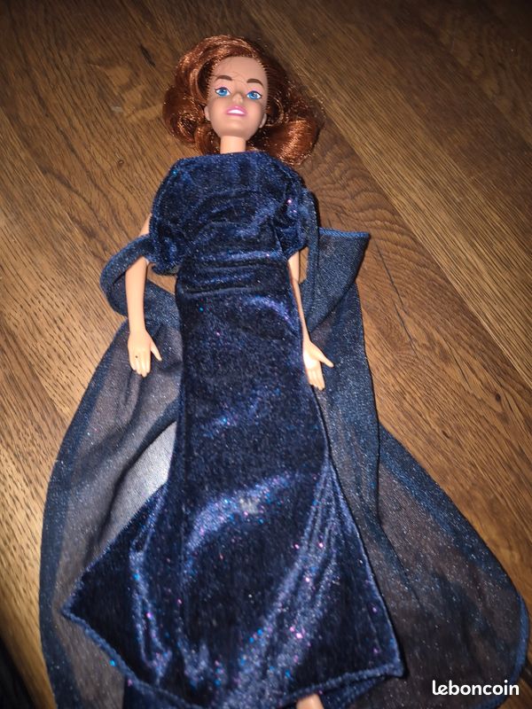 Barbie Poupée Extra Mini N° 8 14 Cm Avec Robe à Paillettes Et Mitai En Fourrure Avec Socle Et Accessoires Jouet Enfant Amz B09