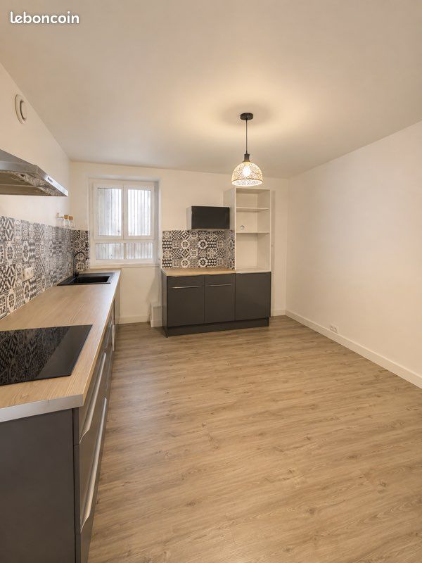 Maison 5 pièces 85 m² · à Barbezieux-Saint-Hilaire · 85 m² · 860 €