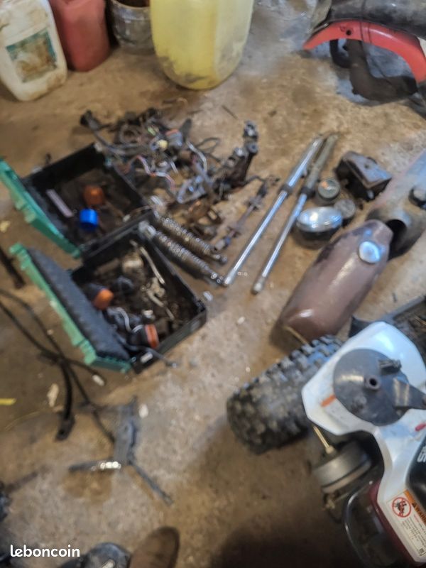 Lot pièces suzuki 125ts (image 2)
