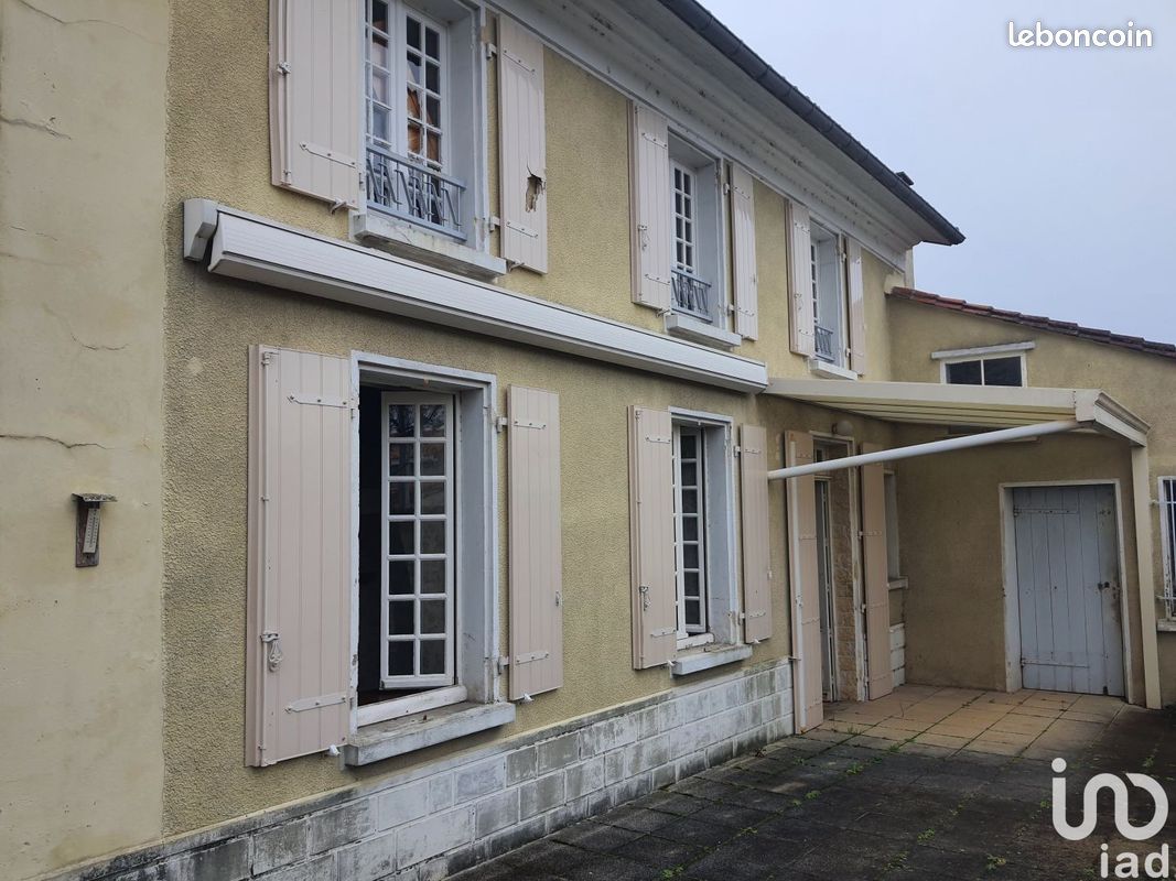 Maison 6 pièces 144 m² - Saint-Jean-d'Angély 17400 (image principale 0)