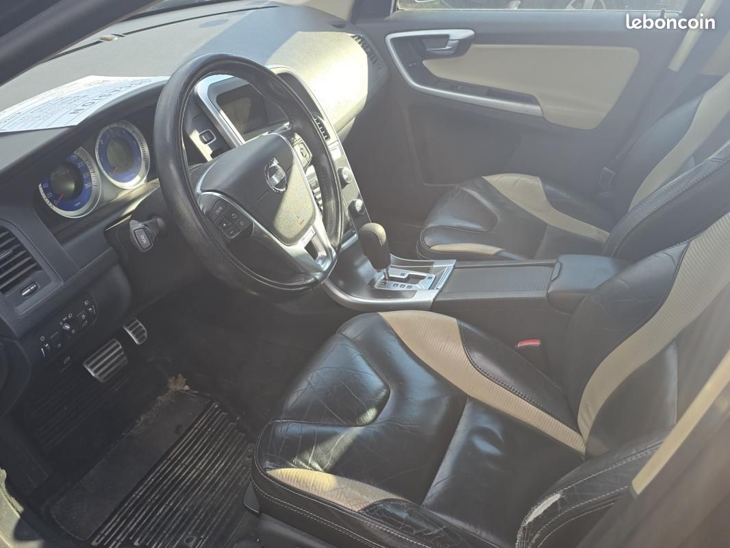 Volvo XC60 D5 AWD R-Design Geartronic A (image 3)