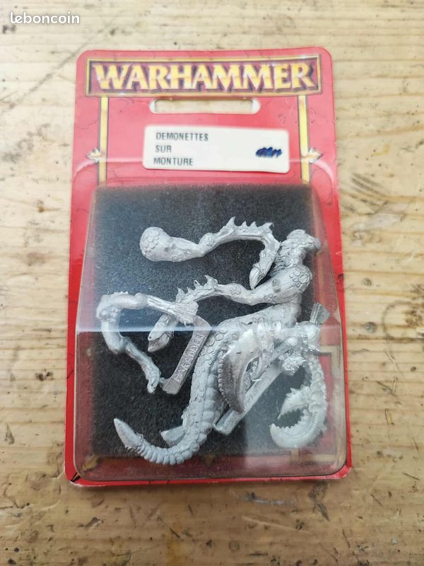 Warhammer Fantasy – Démonettes sur monture de Slaanesh – Métal OOP (image 1)