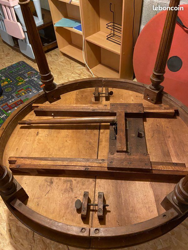 Table rustique en très bon état (image 2)