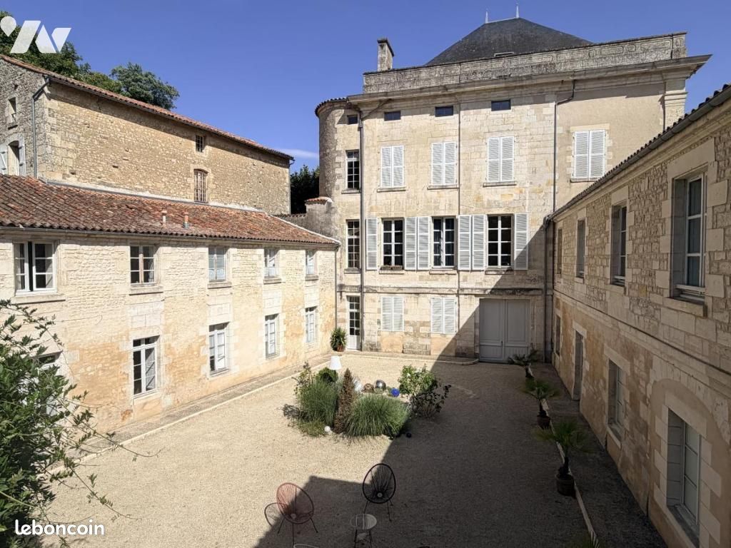Appartement 92 m² · à Fontenay-le-Comte · 92 m² · 146 000 €