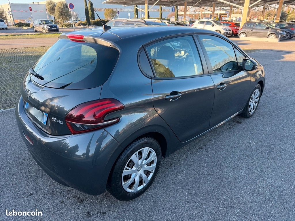 Peugeot 208 hdi 100cv ctte deriv vp 2places pack clim 1ere main 4900euros (image 3)
