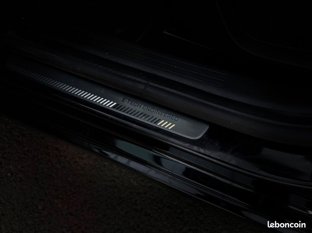 RENAULT CLIO V E-Tech full hybrid 145ch Engineered 1ERE MAIN BOITE AUTO COCKPIT CARPLAY CAMERA AUCUN FRAIS (image 14)