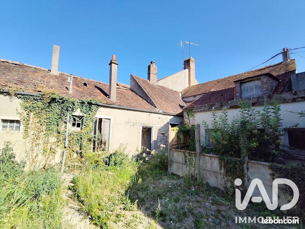 Immeuble 210 m² · à Égreville · 210 m² · 79 000 €