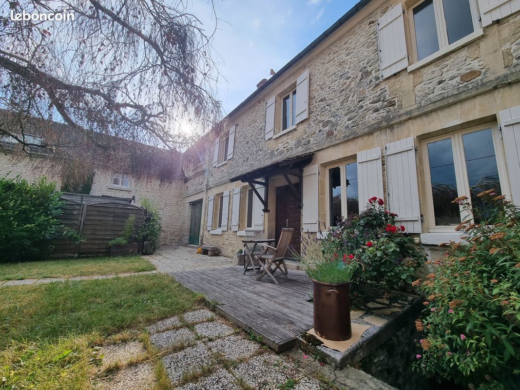 Maison 5 pièces 225 m² · à Boubiers · 225 m² · 2 000 €