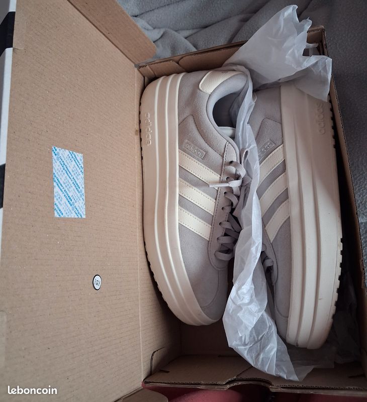 Baskets ADIDAS _ CHAUSSURES ETAT NEUF (image 4)