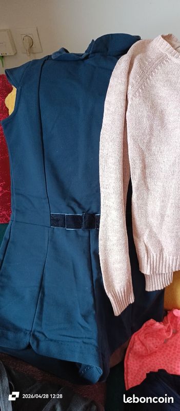 Lots de vêtements fille 11/12 ans (image 7)