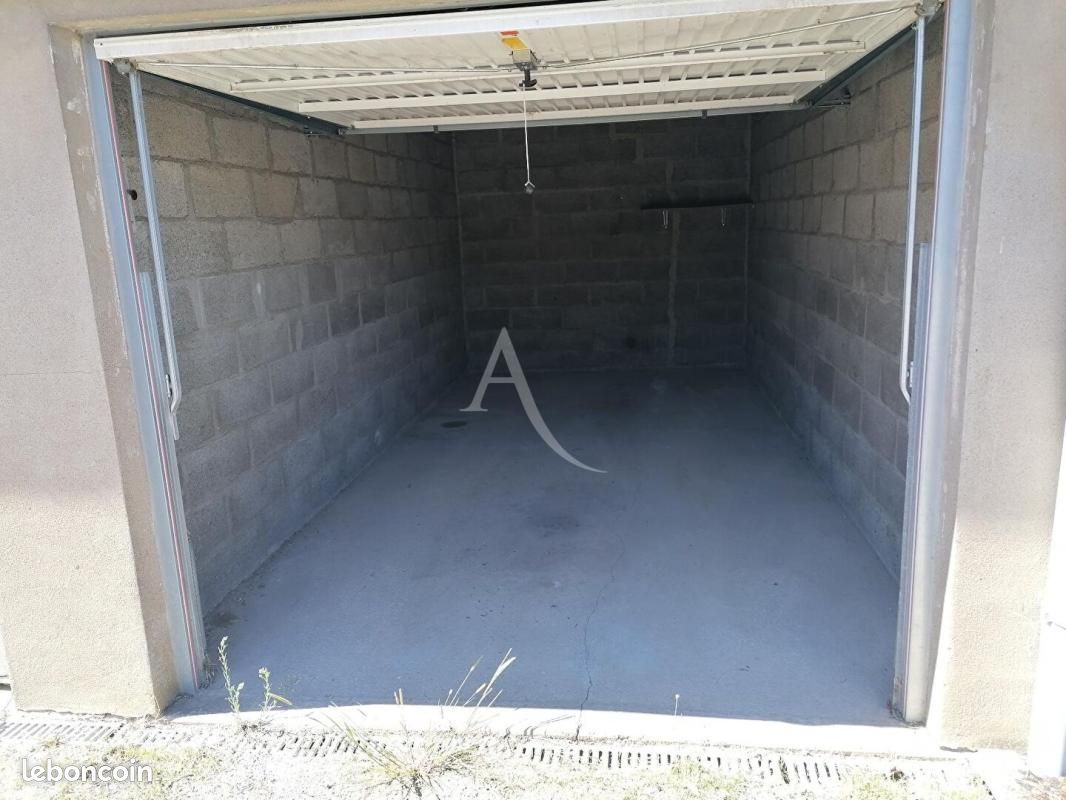 Garage/box Nantes · 123 €/mois