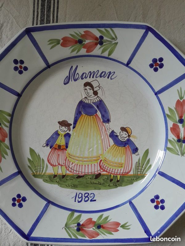 Assiette décorative ancienne collection henriot quimper france .décor .les genêts. signé. diamètre 25 cm