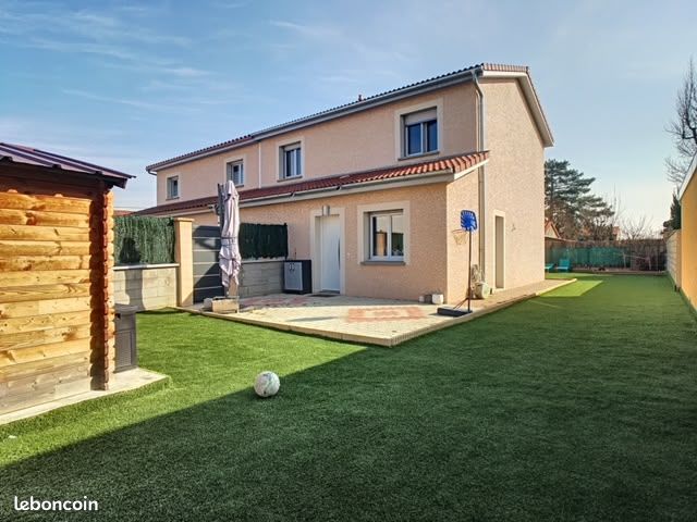 Maison 7 pièces 140 m² · à Villefranche-sur-Saône · 140 m² · 1 400 €