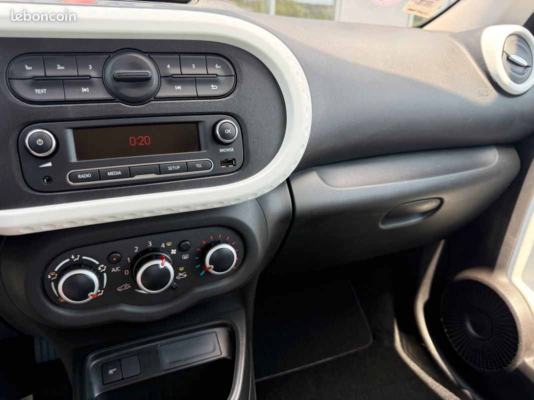 800 kms seulement renault twingo 1.0 sce 65 ch zen. 1ere main. 03/2021 (image 11)