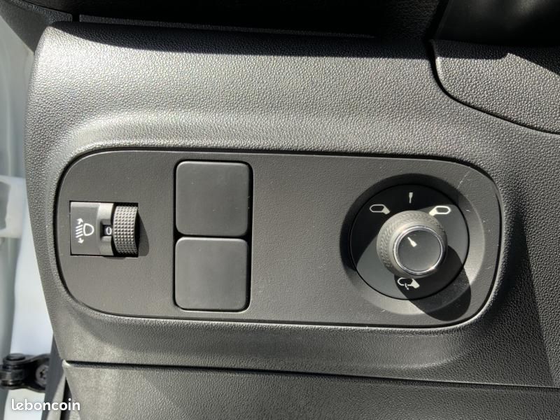 Citroen C3 1.2 PureTech 83ch S&S YOU (image 14)