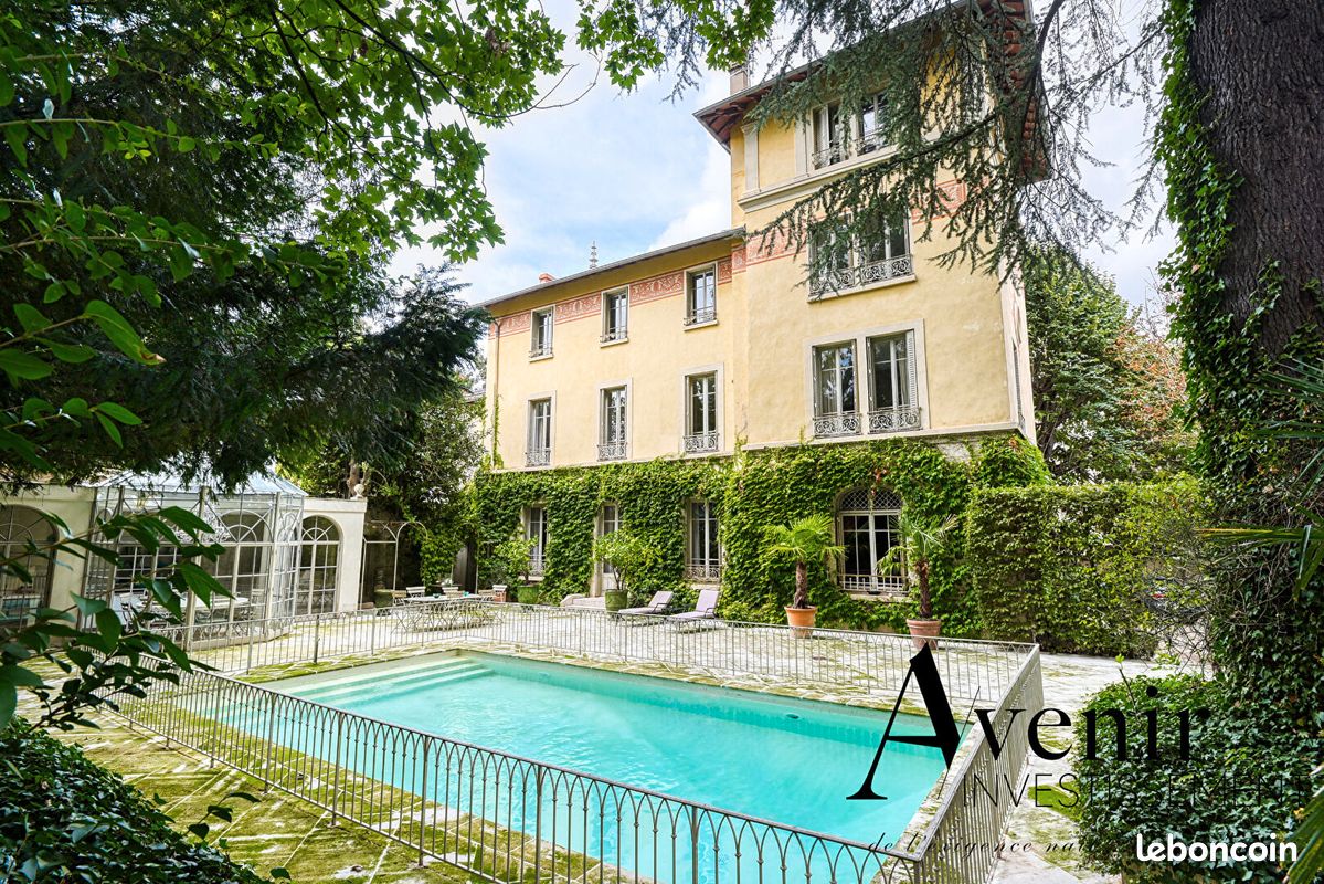 Maison 10 pièces 373 m² · à Lyon · 373 m² · 2 490 000 €