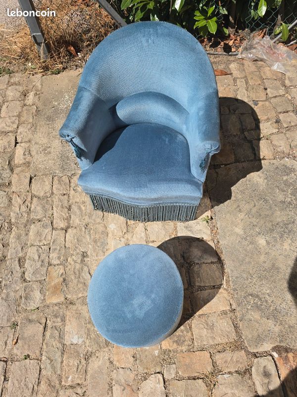 Fauteuil crapaud ancien + pouf assorti - velours bleu à franges (image 4)