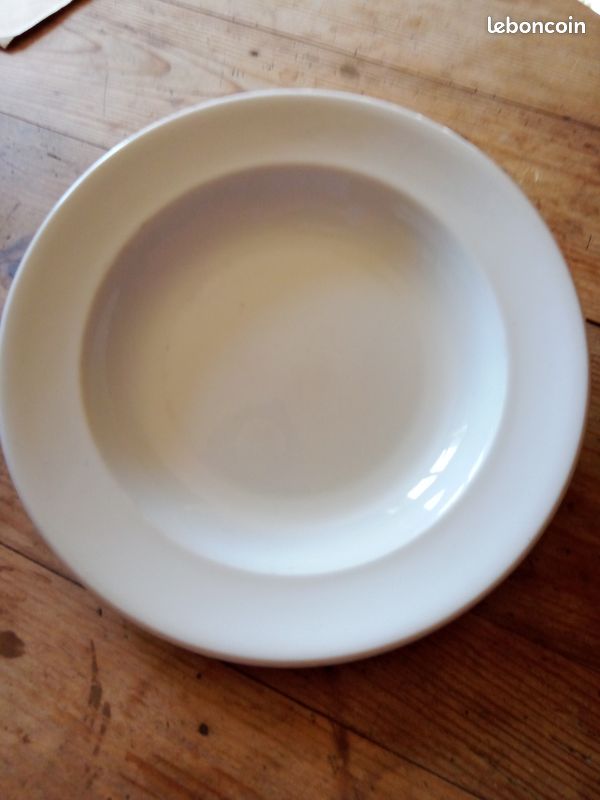 Lot 33 assiettes porcelaine (image 2)