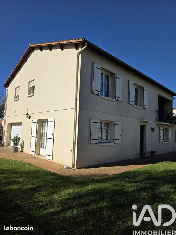 Maison 5 pièces 148 m² · à Chauray · 148 m² · 282 000 €