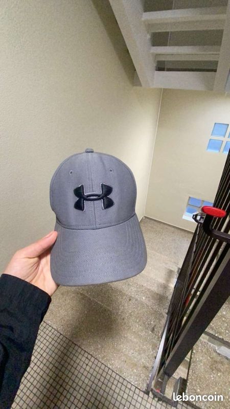 Casquette Ă vendre pas cher du under armour đ (image 1)