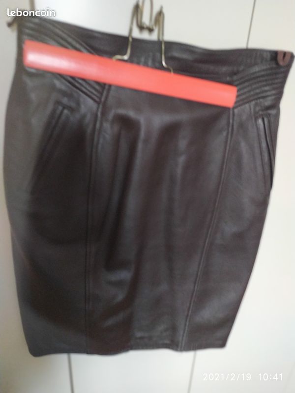 Jupe en cuir marron presque noire taille 40 (image 1)