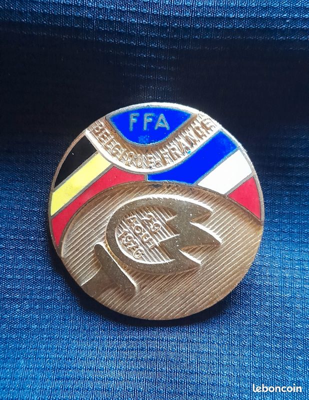 Bg2958 Insigne Federation Francaise Athletisme France- Allemagne 1964