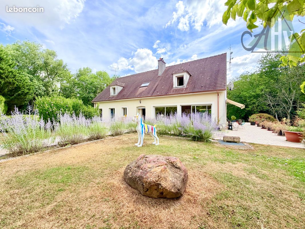 Maison 7 pièces 321 m² · à Montigny-Lencoup · 321 m² · 580 000 €