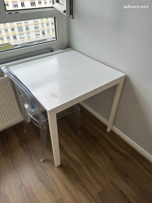 Table IKEA Melltorp 75X75 (image 1)