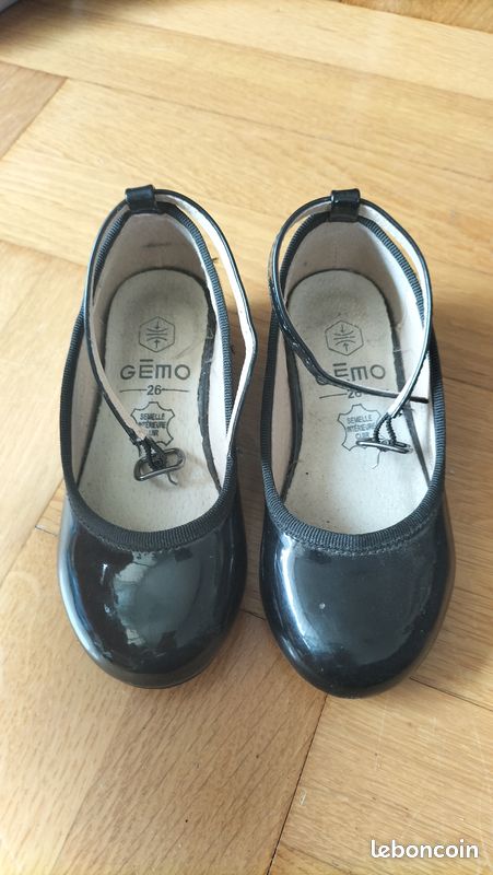 Paire de chaussures vernies noires taille 26 (image 2)
