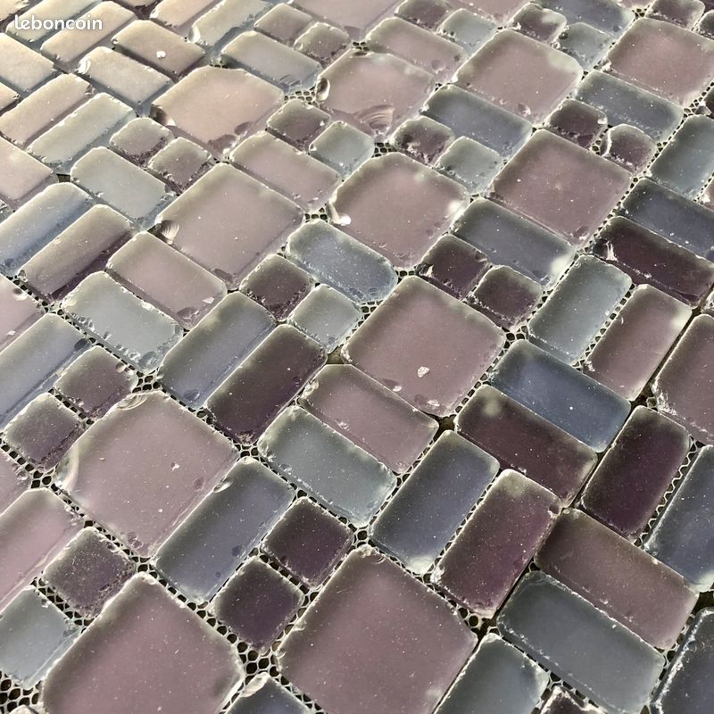 Mosaïque de verre vieilli couleur pourpre sur trame (image 1)