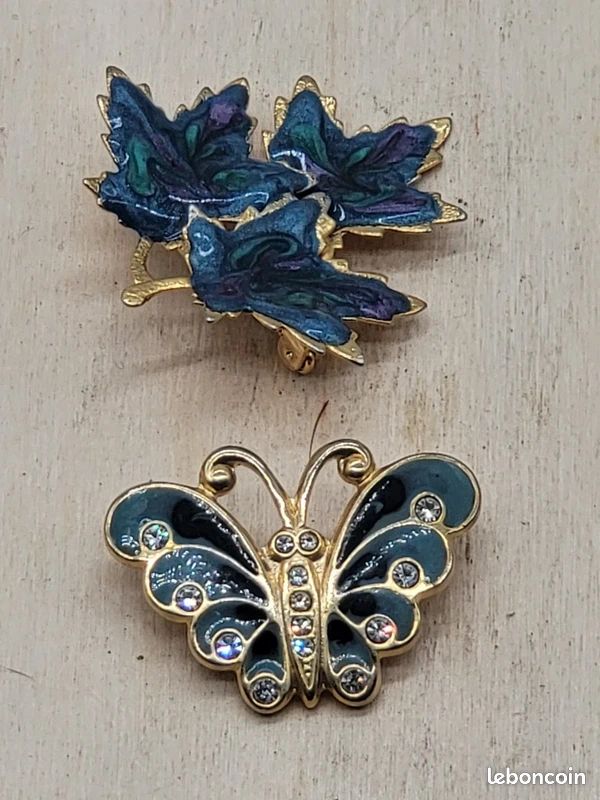 Broche Vintage Feuille Plaqué Or Avec Pierres Violettes